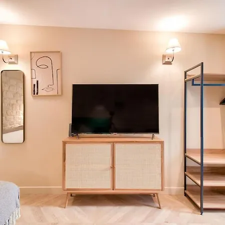 Cozy Apartement Heart Of Montmartre & Historic Paris-2