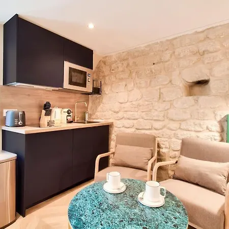 Cozy Apartement Heart Of Montmartre & Historic Paris-3